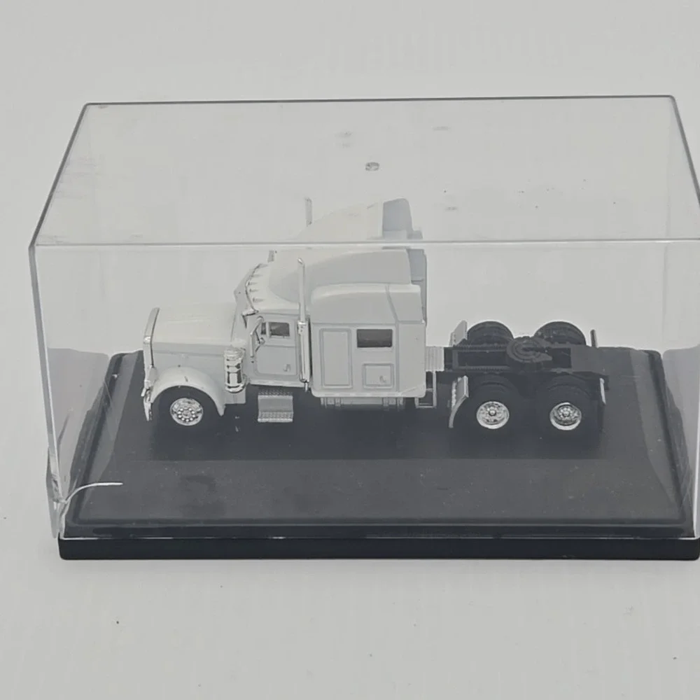 MI-64000 Peterbuilt 389 Tractor, with display case. White‎